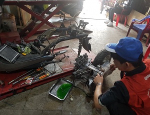 Làm Bạc Piston xe tay ga  .