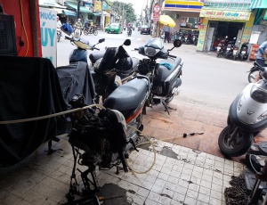 Làm chén cổ xe máy